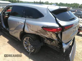 2023 Toyota Highlander L z VIN 5TDKDRAH7PS047667, wystawiony jako IAAI lot #42346321 z przebiegiem 24 917 mil mil oraz . Historia ofert i sprzedaży dostępna na DreamBid. Obrazek 6.
