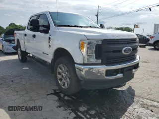 2017 Ford F-250 Lariat z VIN 1FT7W2BT9HEB88290, wystawiony jako Copart lot #57103745 z przebiegiem 325 652 mil mil oraz Czysty tytuł • Clean title. Historia ofert i sprzedaży dostępna na DreamBid. Obrazek 4.