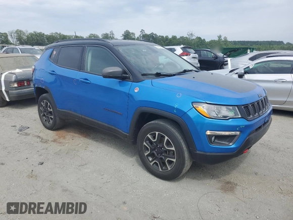 2020 Jeep Compass Trailhawk z VIN 3C4NJDDB7LT221575, wystawiony jako Copart lot #57414255 z przebiegiem 69 159 mil mil oraz Szkoda całkowita • Salvage title. Historia ofert i sprzedaży dostępna na DreamBid. Obrazek 4.