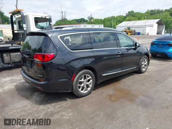 2017 Chrysler Pacifica Limited z VIN 2C4RC1GG3HR566162, wystawiony jako IAAI lot #42375696 z przebiegiem 103 051 mil mil oraz . Historia ofert i sprzedaży dostępna na DreamBid. Obrazek 4.
