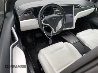 2016 Tesla Model X 70D z VIN 5YJXCAE29GF006512, wystawiony jako Copart lot #57517885 z przebiegiem Nie podano mil oraz Szkoda całkowita • Salvage title. Historia ofert i sprzedaży dostępna na DreamBid. Obrazek 8.