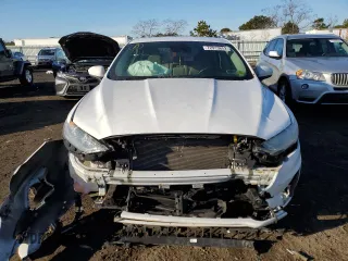 2019 Ford Fusion Hybrid SE with VIN 3FA6P0LU3KR157227, listed as a Copart auction lot 72913652 with 51,912 mi miles. Bid and sale history available at carsss.com. Image 5.