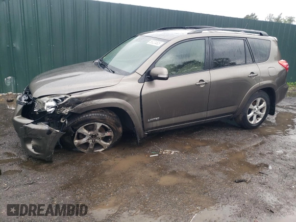 2010 Toyota RAV4 Limited z VIN JTMDK4DV6AD012804, wystawiony jako Copart lot #56024605 z przebiegiem Nie podano mil oraz Szkoda całkowita • Salvage title. Historia ofert i sprzedaży dostępna na DreamBid. Obrazek 1.