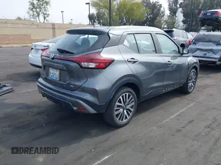 2021 Nissan Kicks SV z VIN 3N1CP5CV1ML537730, wystawiony jako IAAI lot #42093316 z przebiegiem 63 051 mil mil oraz . Historia ofert i sprzedaży dostępna na DreamBid. Obrazek 4.
