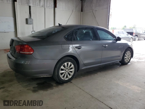 2014 Volkswagen Passat S z VIN 1VWAT7A36EC106565, wystawiony jako Copart lot #53965625 z przebiegiem 130 936 mil mil oraz Szkoda całkowita • Salvage title. Historia ofert i sprzedaży dostępna na DreamBid. Obrazek 3.