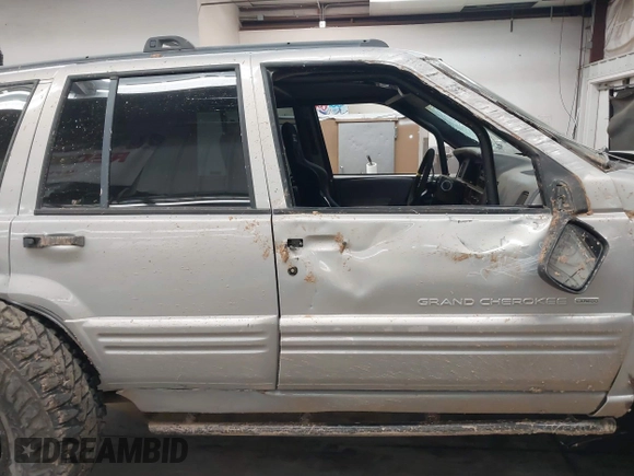 1998 Jeep Grand Cherokee Laredo with VIN 1J4GZ48Y9WC206957, listed as a IAAI auction lot 41848433 with 122,104 mi miles. Bid and sale history available at carsss.com. Image 13.