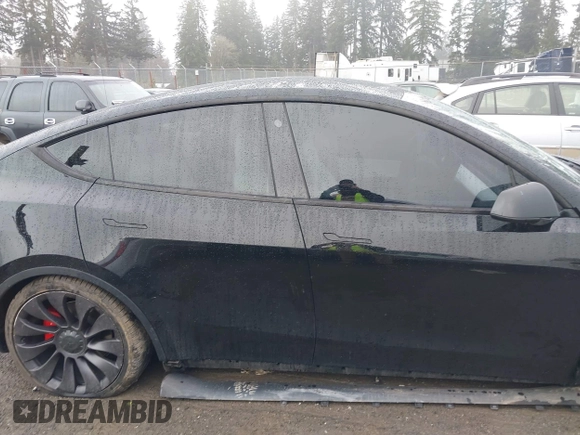 2021 Tesla Model Y Performance z VIN 5YJYGDEF2MF215938, wystawiony jako IAAI lot #41338287 z przebiegiem 63 925 mil mil oraz . Historia ofert i sprzedaży dostępna na DreamBid. Obrazek 12.
