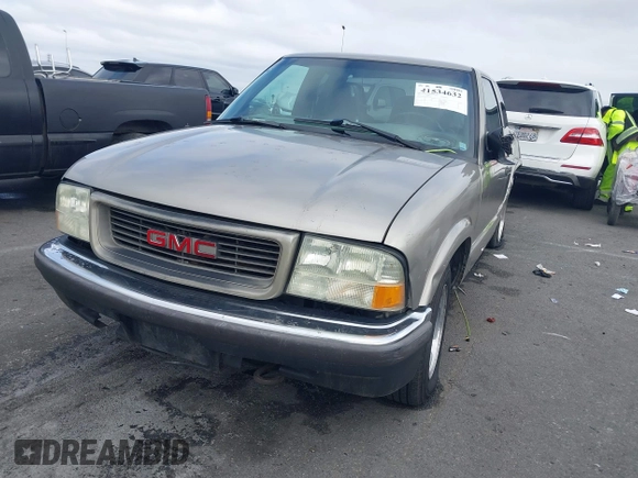 2002 GMC Sonoma SLS with VIN 1GTCS195328201178, listed as a IAAI auction lot 41534632 with 1 mi miles. Bid and sale history available at carsss.com. Image 16.