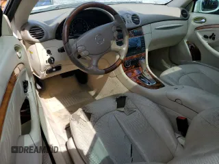 2005 Mercedes-Benz CLK 500 z VIN WDBTJ75J65F132140, wystawiony jako Copart lot #56175955 z przebiegiem 183 347 mil mil oraz Szkoda całkowita • Salvage title. Historia ofert i sprzedaży dostępna na DreamBid. Obrazek 8.