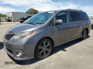 2015 Toyota Sienna SE с VIN 5TDXK3DC6FS662072, выставлен на аукционе Copart как лот 66049375 с пробегом 148 334 миль миль и Списание • Salvage title. История ставок и продаж доступна на DreamBid. Изображение 1.