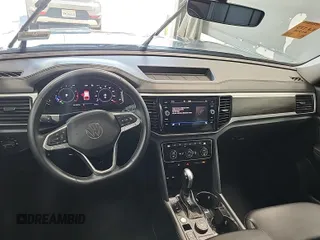 2023 Volkswagen Atlas SE z VIN 1V2HR2CA5PC526012, wystawiony jako IAAI lot #42796408 z przebiegiem 41 216 mil mil oraz . Historia ofert i sprzedaży dostępna na DreamBid. Obrazek 43.