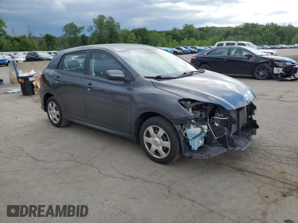 2009 Toyota Matrix S z VIN 2T1LE40E49C011605, wystawiony jako Copart lot #62895715 z przebiegiem 96 378 mil mil oraz Szkoda całkowita • Salvage title. Historia ofert i sprzedaży dostępna na DreamBid. Obrazek 4.