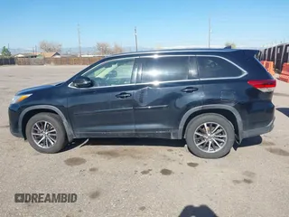 2017 Toyota Highlander XLE с VIN 5TDJZRFH7HS462950, выставлен на аукционе IAAI как лот 41980546 с пробегом 101 828 миль миль и . История ставок и продаж доступна на DreamBid. Изображение 14.