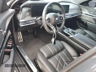 2023 BMW 7 Series 760i xDrive z VIN WBA33EJ08PCN66400, wystawiony jako Copart lot #44705455 z przebiegiem Nie podano mil oraz Nie do naprawy • Non repairable. Historia ofert i sprzedaży dostępna na DreamBid. Obrazek 9.