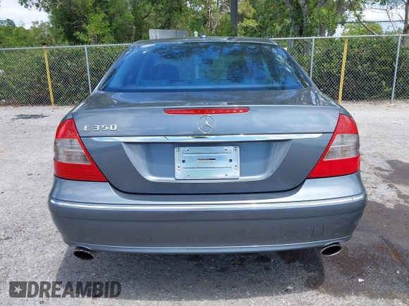 2008 Mercedes-Benz E-Class Luxury 3.5L with VIN WDBUF56X28B350102, listed as a IAAI auction lot 42033244 with 257,767 mi miles. Bid and sale history available at carsss.com. Image 17.