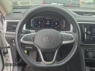 2023 Volkswagen Atlas SE с VIN 1V2HR2CA7PC526707, выставлен на аукционе IAAI как лот 42854241 с пробегом 28 220 миль миль и . История ставок и продаж доступна на DreamBid. Изображение 12.