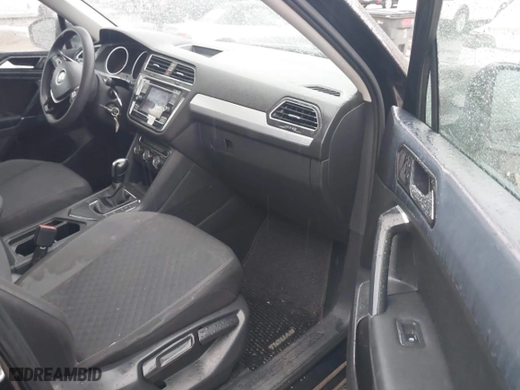 2018 Volkswagen Tiguan S with VIN 3VV1B7AX0JM101932, listed as a IAAI auction lot 41725112 with 143,780 mi miles. Bid and sale history available at carsss.com. Image 5.