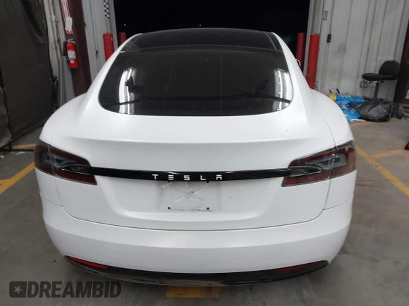 2017 Tesla Model S 100D z VIN 5YJSA1E2XHF224671, wystawiony jako IAAI lot #42665581 z przebiegiem 128 517 mil mil oraz . Historia ofert i sprzedaży dostępna na DreamBid. Obrazek 16.