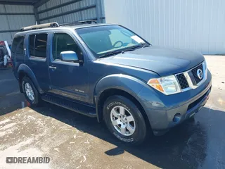 2005 Nissan Pathfinder LE with VIN 5N1AR18W25C714108, listed as a IAAI auction lot 41767584 with 197,147 mi miles. Bid and sale history available at carsss.com. Image 1.