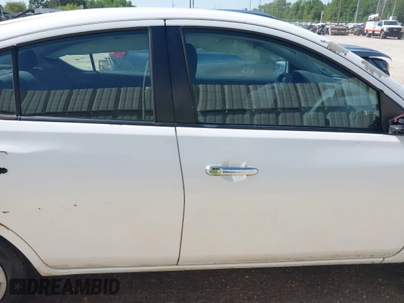 2017 Nissan Versa SV z VIN 3N1CN7AP6HL842992, wystawiony jako IAAI lot #42001775 z przebiegiem Nie podano mil oraz . Historia ofert i sprzedaży dostępna na DreamBid. Obrazek 12.