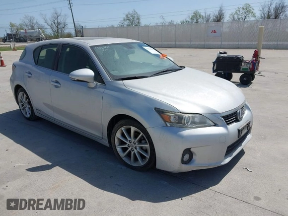 2012 Lexus CT 200h z VIN JTHKD5BH5C2115729, wystawiony jako IAAI lot #41861970 z przebiegiem 109 760 mil mil oraz . Historia ofert i sprzedaży dostępna na DreamBid. Obrazek 1.