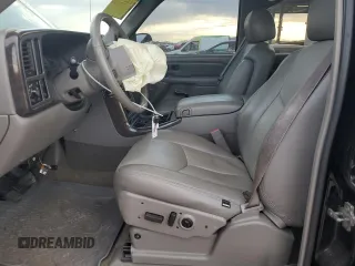 2006 GMC Sierra Denali z VIN 2GTEK63N661316610, wystawiony jako Copart lot #88360765 z przebiegiem 175 759 mil mil oraz Szkody całkowita. Historia ofert i sprzedaży dostępna na DreamBid. Obrazek 7.