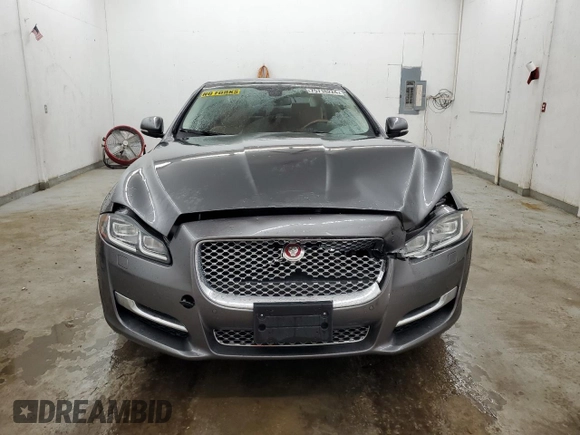 2016 Jaguar XJ Portfolio с VIN SAJWJ2GD5G8V94965, выставлен на аукционе Copart как лот 75716224 с пробегом 85 691 миль миль и Списание • Salvage title. История ставок и продаж доступна на DreamBid. Изображение 5.