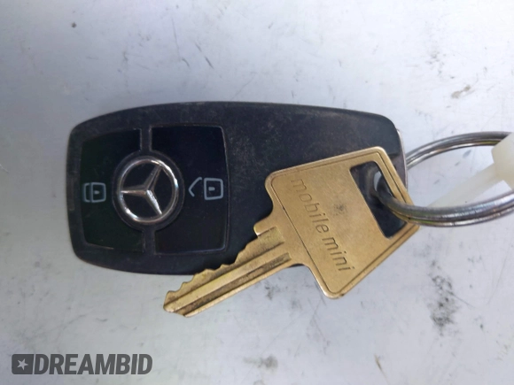 2019 Mercedes-Benz Sprinter Cargo z VIN WD4PF1CD1KP074822, wystawiony jako IAAI lot #40303744 z przebiegiem Nie podano mil oraz . Historia ofert i sprzedaży dostępna na DreamBid. Obrazek 11.