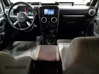 2008 Jeep Wrangler Unlimited Sahara z VIN 1J4GA59168L551767, wystawiony jako Copart lot #49809985 z przebiegiem 151 176 mil mil oraz Nie do naprawy • Non repairable. Historia ofert i sprzedaży dostępna na DreamBid. Obrazek 8.