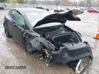 2023 Tesla Model Y Performance z VIN 7SAYGDEF0PF715703, wystawiony jako IAAI lot #41869780 z przebiegiem 32 220 mil mil oraz . Historia ofert i sprzedaży dostępna na DreamBid. Obrazek 6.
