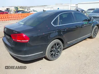 2013 Volkswagen Passat SEL Premium z VIN 1VWCN7A36DC122864, wystawiony jako IAAI lot #41818668 z przebiegiem 152 506 mil mil oraz . Historia ofert i sprzedaży dostępna na DreamBid. Obrazek 4.