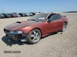2002 Ford Mustang GT Deluxe z VIN 1FAFP42XX2F147813, wystawiony jako Copart lot #51479485 z przebiegiem Nie podano mil oraz Szkoda całkowita • Salvage title. Historia ofert i sprzedaży dostępna na DreamBid. Obrazek 1.