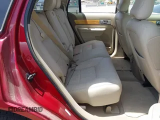 2007 Lincoln MKX z VIN 2LMDU88C87BJ05848, wystawiony jako IAAI lot #42354735 z przebiegiem 142 262 mil mil oraz . Historia ofert i sprzedaży dostępna na DreamBid. Obrazek 8.