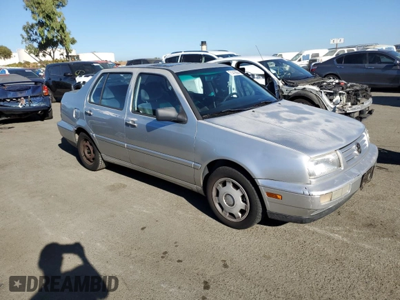 1998 Volkswagen Jetta z VIN 3VWRB81HXWM136725, wystawiony jako Copart lot #71419064 z przebiegiem 160 685 mil mil oraz Szkoda całkowita • Salvage title. Historia ofert i sprzedaży dostępna na DreamBid. Obrazek 4.