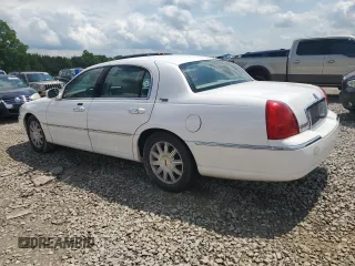 2008 Lincoln Town Car Limited z VIN 2LNHM82V38X660959, wystawiony jako Copart lot #57168355 z przebiegiem 194 630 mil mil oraz Szkoda całkowita • Salvage title. Historia ofert i sprzedaży dostępna na DreamBid. Obrazek 2.