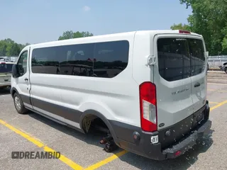 2019 Ford Transit Passenger XL z VIN 1FBZX2YM4KKB64966, wystawiony jako IAAI lot #42417498 z przebiegiem 157 311 mil mil oraz . Historia ofert i sprzedaży dostępna na DreamBid. Obrazek 3.