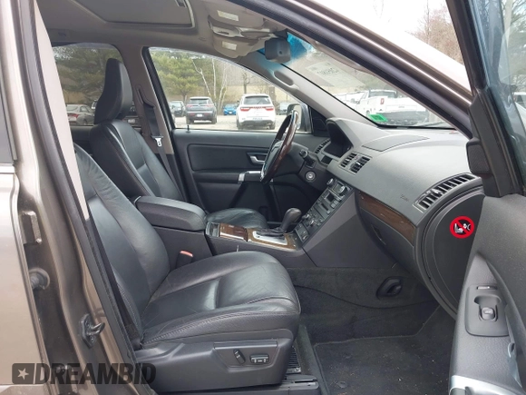 2011 Volvo XC90 I6 with VIN YV4952CZ6B1576619, listed as a IAAI auction lot 42051807 with 166,344 mi miles and . Bid and sale history available at DreamBid. Image 5.