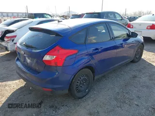 2012 Ford Focus SE z VIN 1FAHP3K28CL297610, wystawiony jako IAAI lot #41999068 z przebiegiem 164 482 mil mil oraz . Historia ofert i sprzedaży dostępna na DreamBid. Obrazek 4.