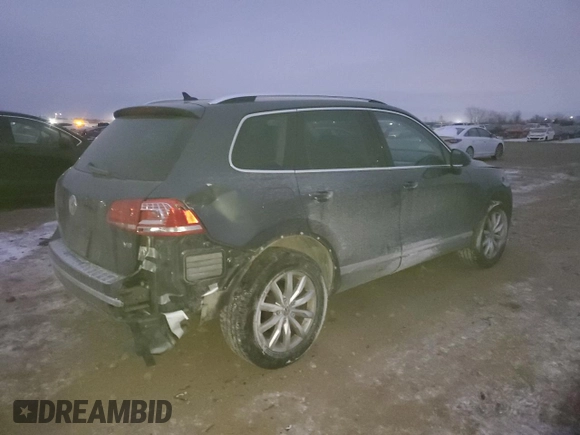 2016 Volkswagen Touareg Sport with VIN WVGEF9BP2GD005296, listed as a Copart auction lot 88808735 with 133,429 mi miles and Salvage Title. Bid and sale history available at DreamBid. Image 3.