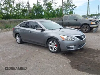 2015 Nissan Altima 2.5 z VIN 1N4AL3APXFN388851, wystawiony jako IAAI lot #42345693 z przebiegiem 130 427 mil mil oraz . Historia ofert i sprzedaży dostępna na DreamBid. Obrazek 1.