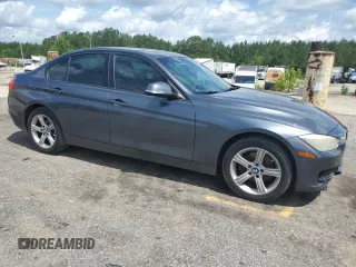 2015 BMW 3 Series 320i z VIN WBA3B1G56FNT63992, wystawiony jako Copart lot #60656215 z przebiegiem Nie podano mil oraz Czysty tytuł • Clean title. Historia ofert i sprzedaży dostępna na DreamBid. Obrazek 4.