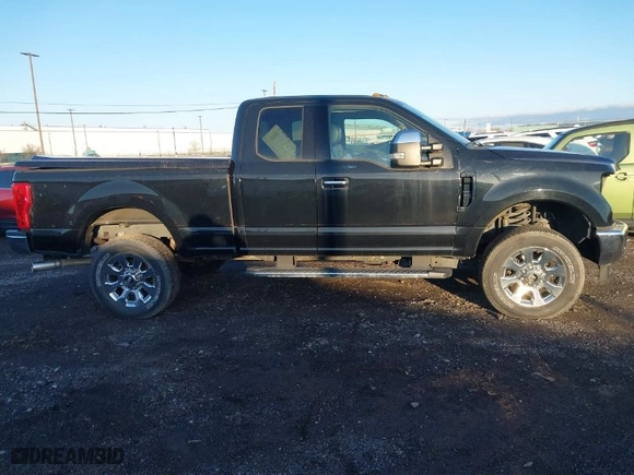 2018 Ford Super Duty F-250 SRW XL with VIN 1FT7X2B63JEC51297, listed as a IAAI auction lot 41860096 with 46,939 mi miles. Bid and sale history available at carsss.com. Image 14.