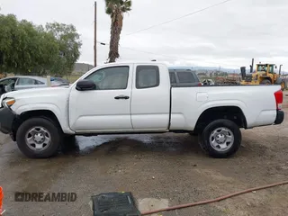 2017 Toyota Tacoma SR z VIN 5TFRX5GN5HX078049, wystawiony jako IAAI lot #42063533 z przebiegiem 256 585 mil mil oraz . Historia ofert i sprzedaży dostępna na DreamBid. Obrazek 14.