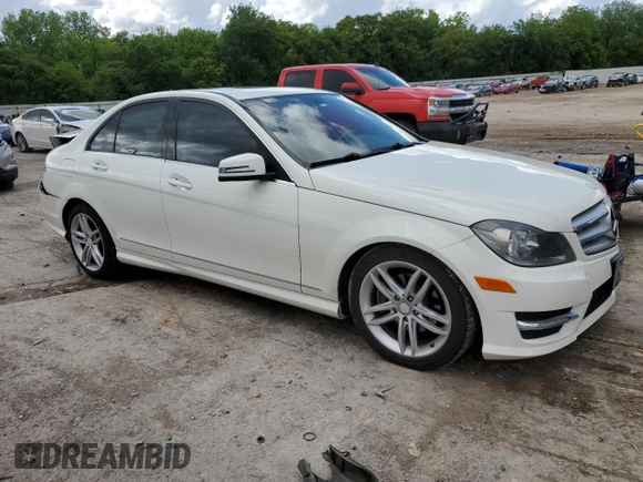 2012 Mercedes-Benz C 300 Sport с VIN WDDGF8BB7CR209364, выставлен на аукционе Copart как лот 55526085 с пробегом 119 461 миль миль и Списание • Salvage title. История ставок и продаж доступна на DreamBid. Изображение 4.