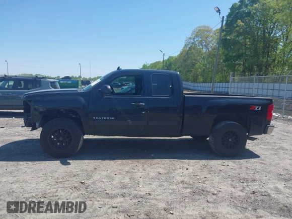 2013 Chevrolet Silverado 1500 LT with VIN 1GCRKSE71DZ411511, listed as a IAAI auction lot 41996180 with 141,934 mi miles and . Bid and sale history available at DreamBid. Image 15.