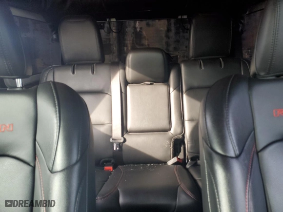 2019 Jeep Wrangler Unlimited Rubicon with VIN 1C4HJXFG7KW604349, listed as a Copart auction lot 43225165 with 35,938 mi miles and Salvage Title. Bid and sale history available at carsss.com. Image 10.