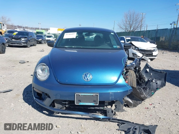 2018 Volkswagen Beetle S z VIN 3VWFD7ATXJM711734, wystawiony jako IAAI lot #41704497 z przebiegiem 66 702 mil mil oraz . Historia ofert i sprzedaży dostępna na DreamBid. Obrazek 12.