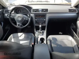 2015 Volkswagen Passat Limited Edition Edition z VIN 1VWAT7A31FC003748, wystawiony jako Copart lot #60700205 z przebiegiem 132 111 mil mil oraz Czysty tytuł • Clean title. Historia ofert i sprzedaży dostępna na DreamBid. Obrazek 8.