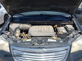 2013 Chrysler Town & Country Touring z VIN 2C4RC1BG7DR577053, wystawiony jako IAAI lot #42432189 z przebiegiem 135 957 mil mil oraz . Historia ofert i sprzedaży dostępna na DreamBid. Obrazek 10.