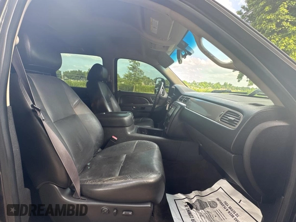 2014 Chevrolet Silverado 3500HD LTZ z VIN 1GC4K1C89EF132357, wystawiony jako Copart lot #59632865 z przebiegiem 218 735 mil mil oraz Czysty tytuł • Clean title. Historia ofert i sprzedaży dostępna na DreamBid. Obrazek 5.